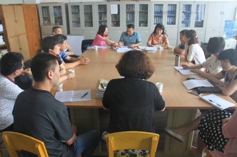 考核组现场查阅材料