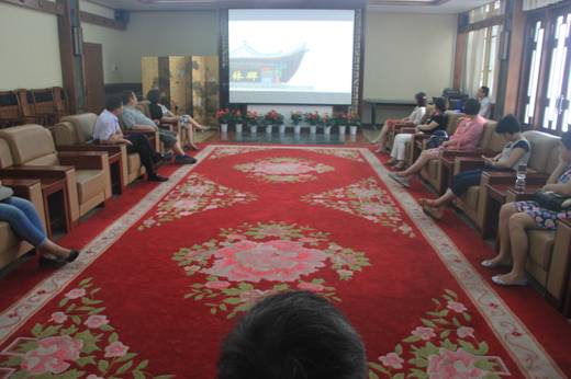 集体观看廉政教育电视专题片《崇廉尚德耀千秋》